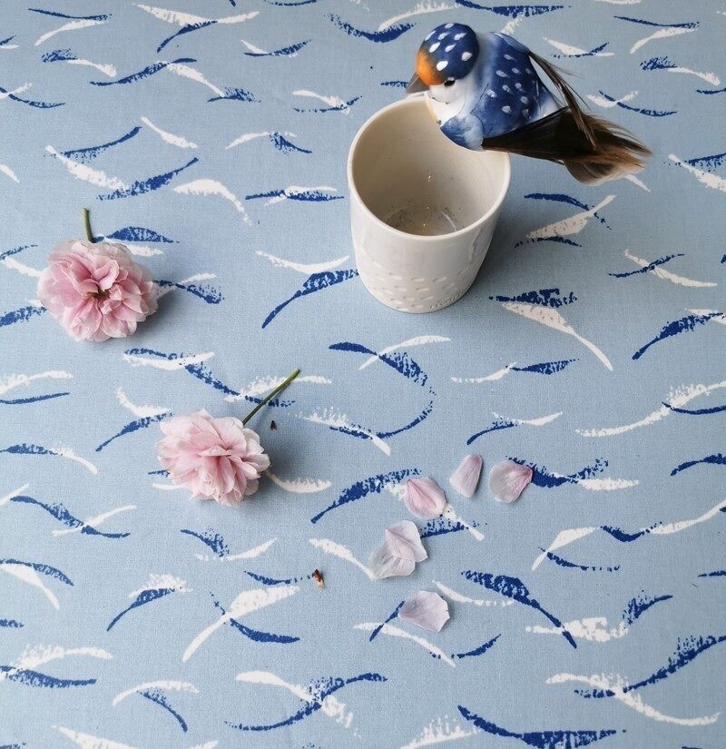 Mantel revestido ondas azules