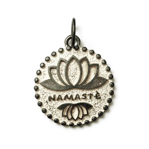 Lotus Sahara, Amulett M
