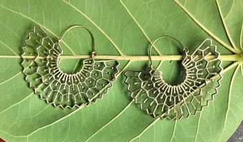 Boucles d'oreilles créoles vintage en laiton de style géométrique. 4