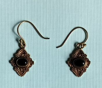 Belles boucles d'oreilles vintage ovales en onyx noir pendantes en laiton 3