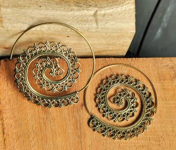 Boucles d'oreilles créoles en laiton vintage spirale motif tribal 5