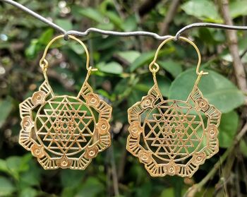 Boucles d'oreilles vintage créoles en laiton au design attrayant de mandala 2