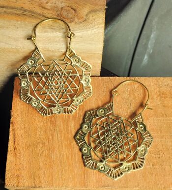 Boucles d'oreilles vintage créoles en laiton au design attrayant de mandala 5