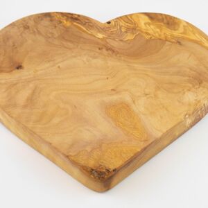 Planche à découper en forme de coeur en bois d'olivier 20 x 17 cm