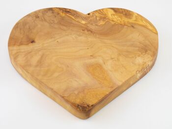 Planche à découper en forme de coeur en bois d'olivier 20 x 17 cm