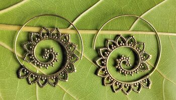 Boucles d'oreilles créoles vintage en laiton rondes élégantes en spirale 4