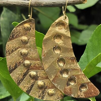 Hermosos aretes de latón colgantes tribales Blade Leaf para mujer