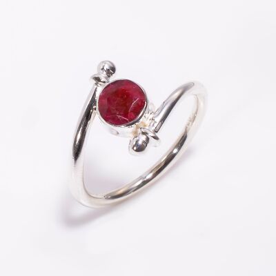 Bague faite à la main en argent sterling 925 avec rubis de corindon rouge naturel.