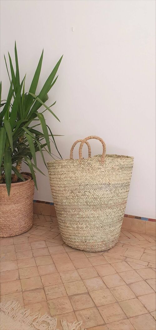Basket Braided wicker with handles