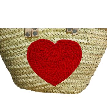 Sac en paille avec un grand cœur pour la Saint-Valentin 2