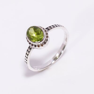 Handgefertigter Peridot-Edelstein-Ring aus 925er Sterlingsilber