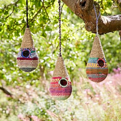 Tropfenförmiges Vogelhaus aus recycelter Baumwolle – handgefertigt