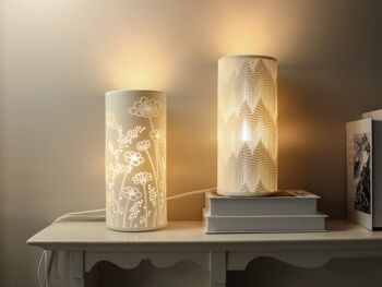 Lampe en forme de colonne en porcelaine au design Marguerites 3