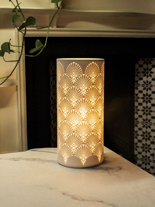 Porcelain columna shaped lamp in a peacock flares design