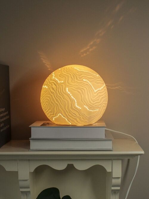 Porcelain lamp in a sphere shape with a pearls design