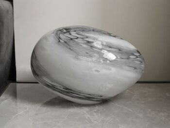 Lampe de table en verre en forme de galet et de marbre 3