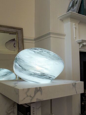 Lampe de table en verre en forme de galet et de marbre 4