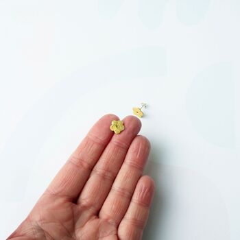 Boucles d’oreilles Minima Studs - boucles d’oreilles délicates à clous de fleurs en or 2