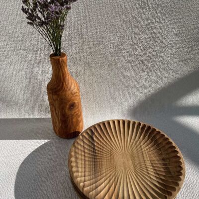 Lewisia. The carved walnut wood plate, diameter 21 cm