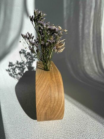 Laurier. Le vase en chêne avec trois trous pour fleurs sèches 4