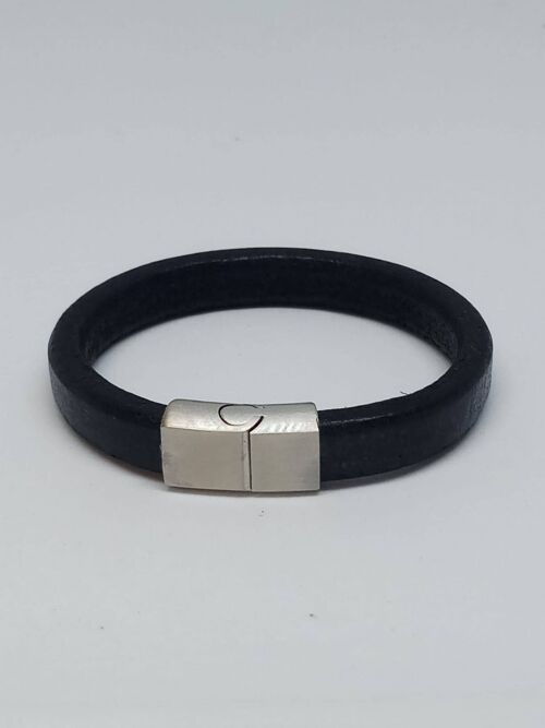 Black Flat Leather Bracelet with MGST 32 steel lock