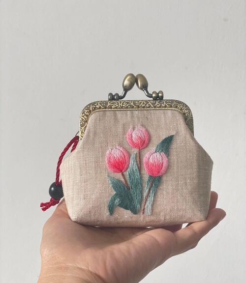 Tulip Embroidered Beige Coin Purse