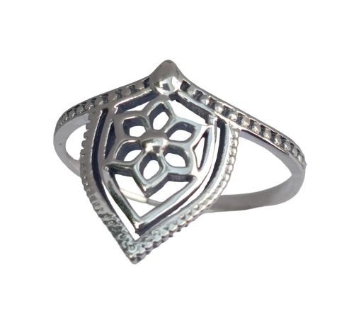 925 Sterling Silver Flower Shaped Beautiful  Ring