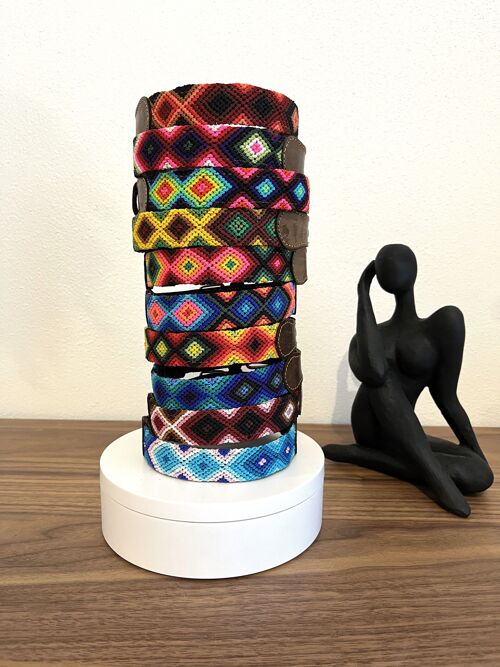 S (27-31 cm) Hundehalsband aus Leder, bunt gestrickt, im Boho-Stil