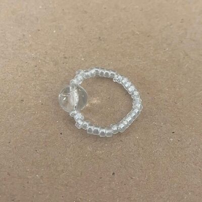 nachhaltiger Ring recycelt transparent – Einheitsgröße dehnbar – handgefertigt aus einer bestehenden Halskette aus Nepal