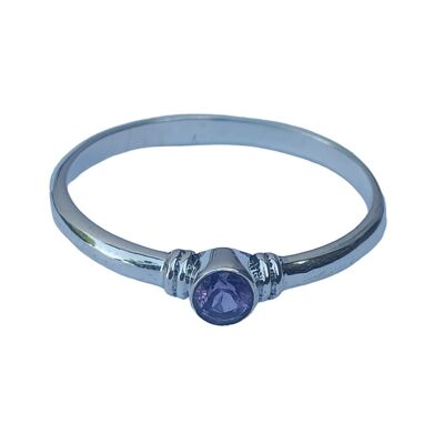 Handgefertigter Ring aus 925er Sterlingsilber mit Amethyst-Edelstein