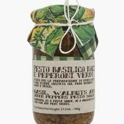 Pesto mit Basilikum, Walnüssen und grünen Paprika