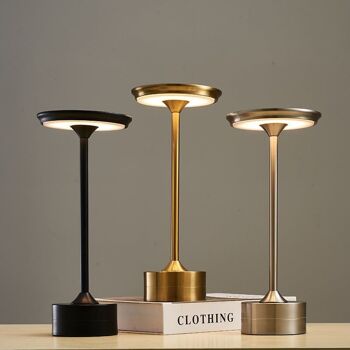 Lampe de table rechargeable : éclairage décoratif et fonctionnel 7