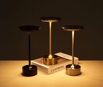 Lampe de table rechargeable : éclairage décoratif et fonctionnel 8