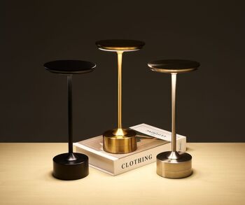 Lampe de table rechargeable : éclairage décoratif et fonctionnel 9