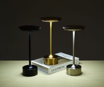 Lampe de table rechargeable : éclairage décoratif et fonctionnel 10