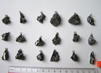 Pendentif météorite en fer entier Campo Del Cielo - sur chaîne en argent et dans une boîte 3