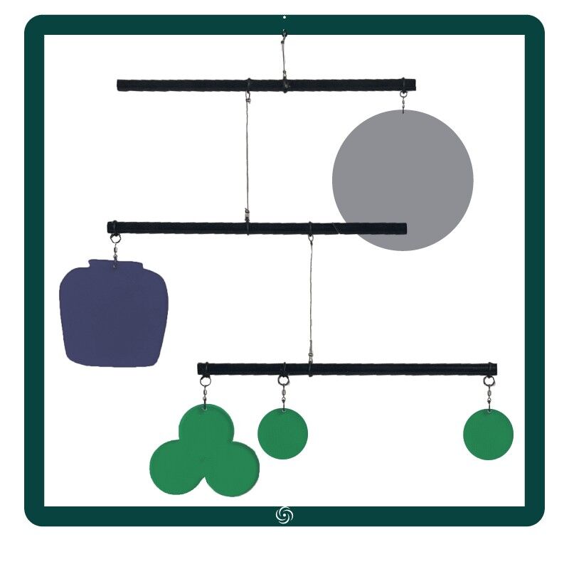 Manzanas, Tarro De Jengibre Y Plato En El Borde