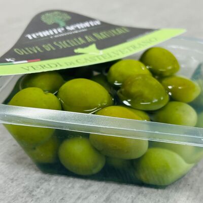 Olive verdi Nocellara dans le récipient