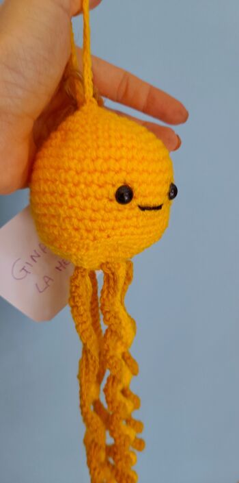 MEDUSA GIALLA ARTIGIANALE, peluche ad uncinetto, amigurumi, peluche bébé, méduse, regalo nascita, nouveau-né, arredamento bébé, regalo neomamma 4