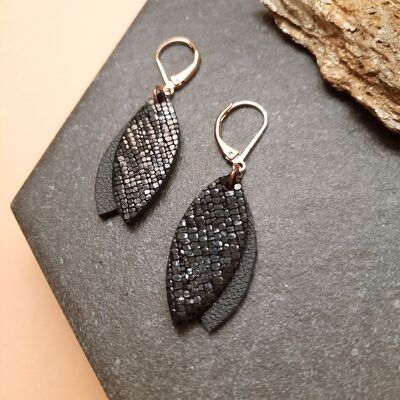 BLACK MINI-PETAL EARRINGS