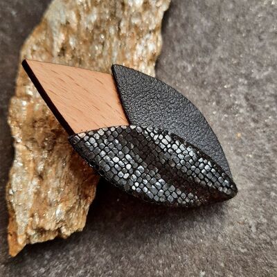 Brooch in wood and leather Black Tulip