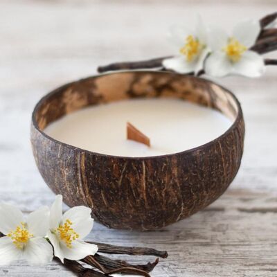 Handmade coconut candle in Paris