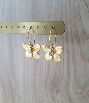 Boucles d'oreilles papillon dorées avec cristaux 4