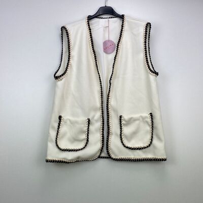 Sleeveless jacket