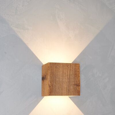Lampada da parete Cubus in legno di recupero