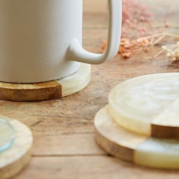 Ensemble de 4 sous-verres ronds en bois et résine 3