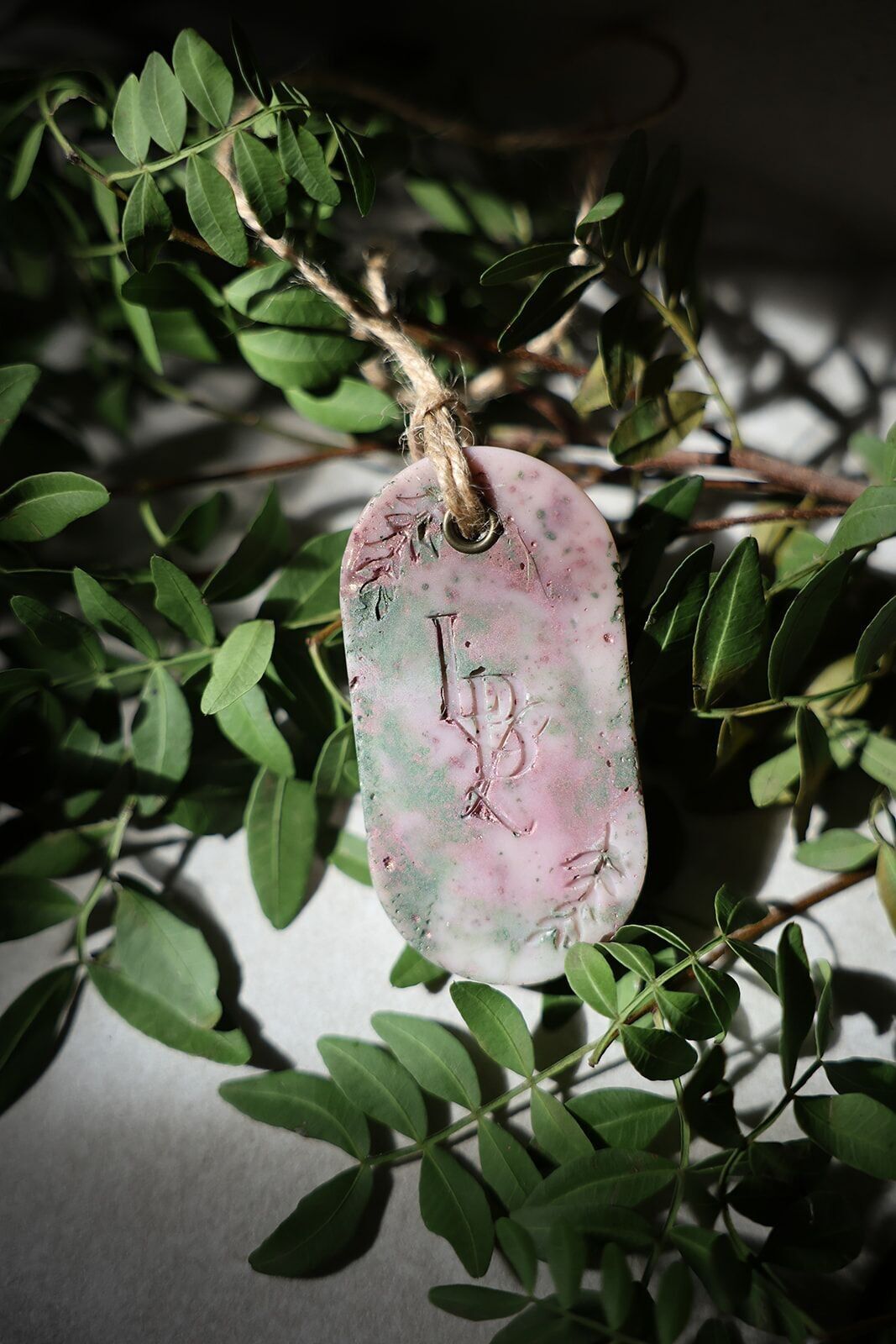 Suspension Rose & Cèdre - Lot 12 - Forte rotation boutique