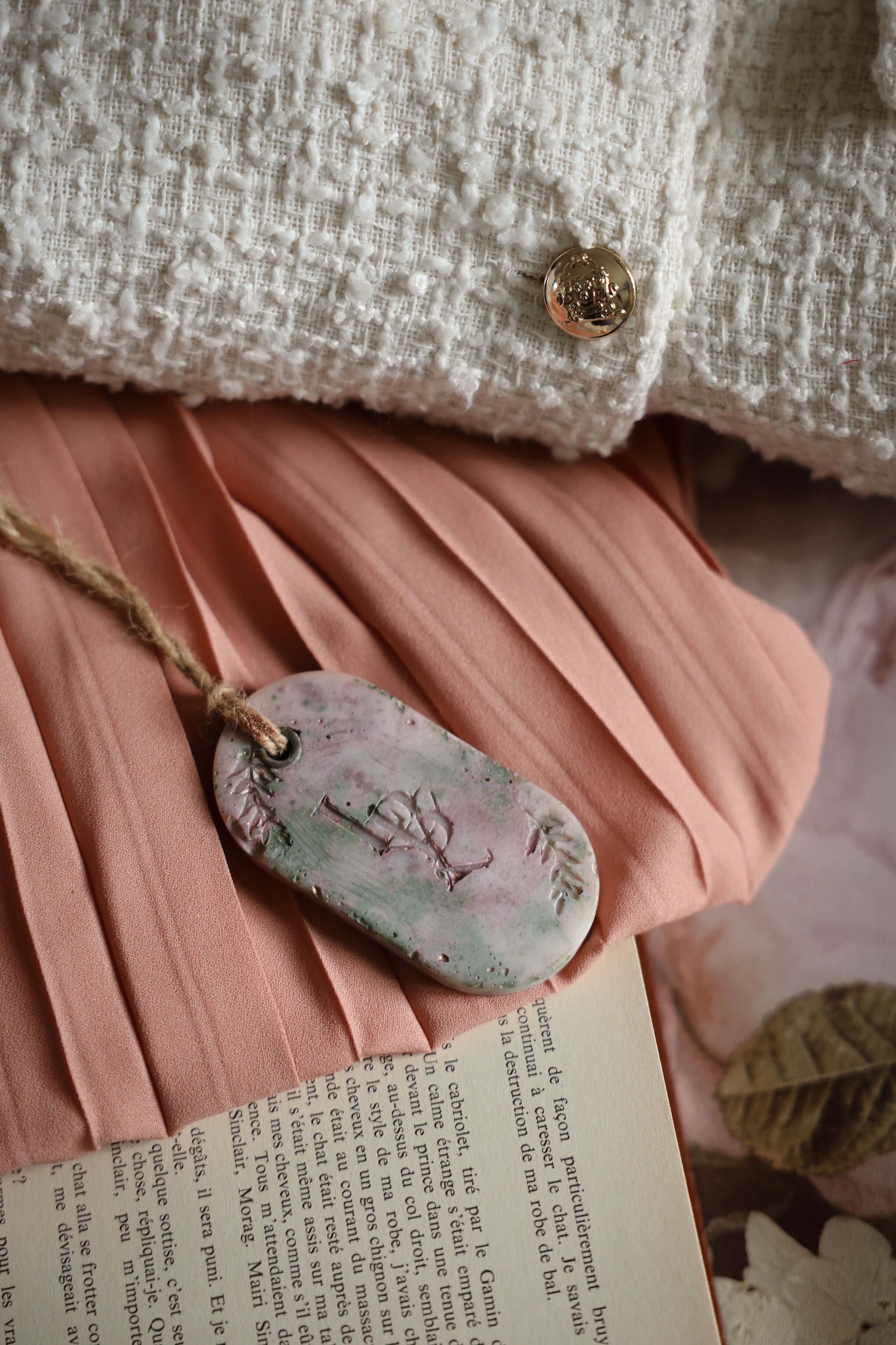 Suspension Rose & Cèdre - Lot 12 - Forte rotation boutique