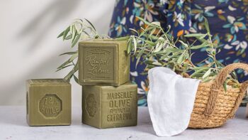 Carton de 10 cubes de savon de Marseille à l'huile d'olive - Cosmos Natural - S600SPV 3