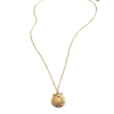 Short gold seashell necklace